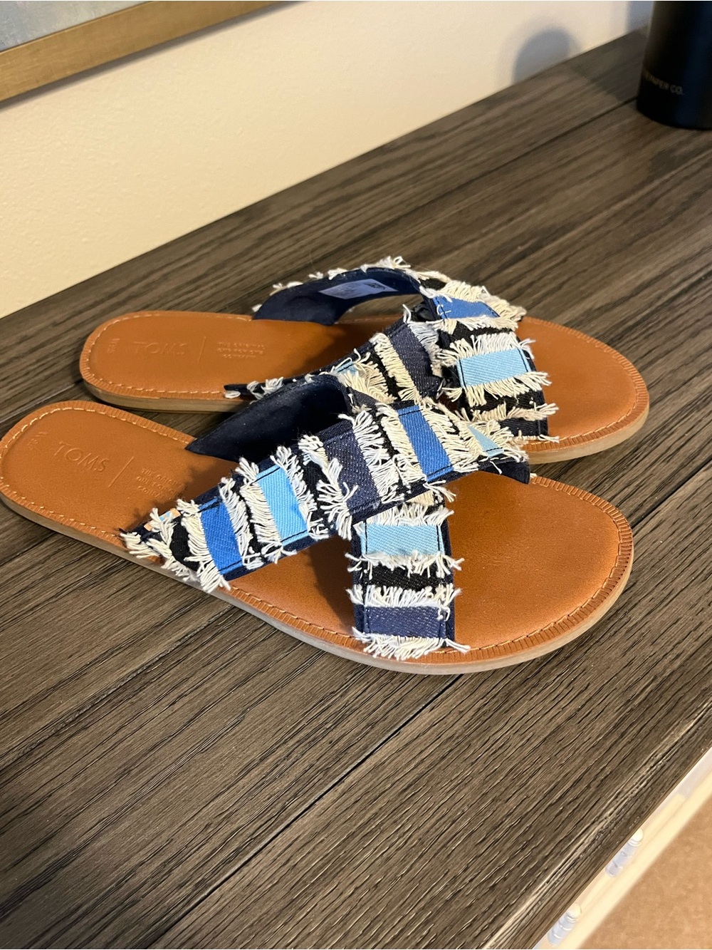 TOMS Frayed Crisscross Sandals in Navy, Light Blue & Tan W 9.5